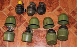 Naoružan “do zuba”: Kod muškarca iz BiH nađena automatska puška, kubura, bombe i municija