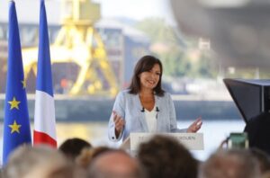 Izlazi “na crtu” Makronu: Gradonačelnica Pariza kandidat za predsjednika Francuske
