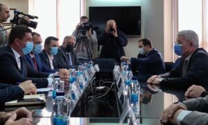 Traže njegovu ostavku, a on “miran”: Petrović ne vidi ništa sporno u sastanku sa Džaferovićem