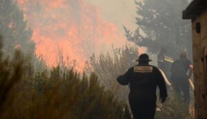 Vatrogasci na terenu: Požar na Braču, jak vjetar otežava gašenje