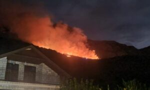 Veliki požar kod Brista: Na terenu oko 100 vatrogasaca, intervenišu i dva kanadera VIDEO