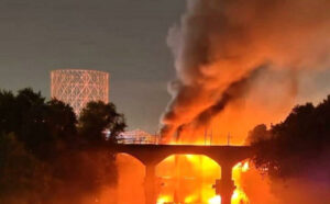 Vatra buknula u barakama beskućnika: U požaru uništen čuveni industrijski most FOTO