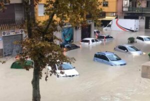 Nevrijeme pogodilo Siciliju: Nanesena ogromna materijalna šteta, zatvoreni putevi i škole VIDEO