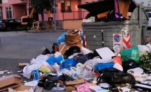 Banjalučani se guše u smeću! Mini deponija tokom vikenda “nikla” u Boriku, mještani bijesni