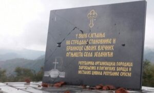 Vandalizam: Ponovo oskrnavljena spomen-ploča posvećena ubijenim Srbima