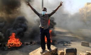 Upotrebili bojevu municiju: Snaga bezbjednosti pucale na demonstrante, ubijeno pet osoba