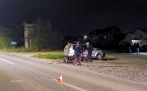 Dvije osobe hitno prevezene u bolnicu: Teška saobraćajna nesreća u Prijedoru, policija radi uviđaj