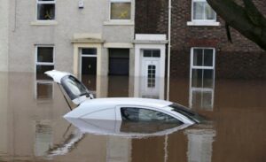 Na snazi upozorenje od poplava: Obilne padavine u Velikoj Britaniji
