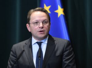 “BiH mora raditi na 14 ključnih preporuka”: Varhelji obećao da će EU pomoći na putu do rješenja