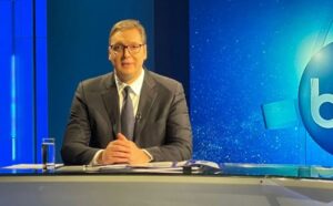 Vučić: Od ponedjeljka isplata 30 evra pomoći, od 1. janura veće plate i penzije