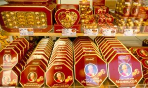 Zaustavljena proizvodnja Mocart kugli: Kompanija “Salcburg čokolade” ide u stečaj
