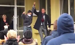 Šapčanin koji je zaustavio bager na slobodi: Milovanović pušten iz pritvora VIDEO