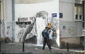 Preko generalovog lika bačena bijela boja: Uništen mural Ratku Mladiću u Beogradu
