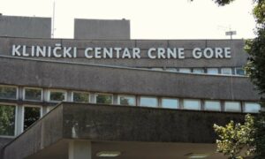 Korona “ušla” u više klinika: U Kliničkom centru Crne Gore obustavljeni hirurški programi