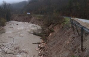 Nastavljaju se problemi: Nakon poplava u Trnovu aktivirala se velika klizišta