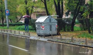 Akcija trajala jedan dan: Trotoari u Banjaluci i dalje zakrčeni kontejnerima