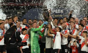 Fudbaleri River Plejta podigli trofej: Osvojili 36. naslov državnog prvaka