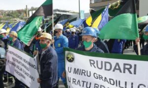 Proizvodnja stala u sedam rudnika: Protest radnika u Sarajevu VIDEO