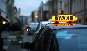 “Katastrofalno stanje”: Protest taksista u Podgorici, pozivaju nadležne da hitno reaguju