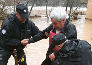 Krizni štab proglasio vanrednu situaciju: Evakuisano pet osoba iz opštine Trnovo