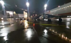 Drama na aerodromu u Zagrebu: Policija iz aviona izbacila 15 putnika