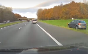 Drama na auto-putu! Žena se onesvijestila za volanom, hrabrio vozač spriječio tragediju VIDEO