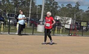 “Uraganka”: Ima 105 godina i postavila rekord na 100 metara! VIDEO