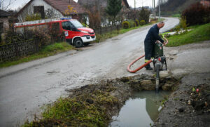 Mještani nekoliko banjalučkih naselja se plaše novih poplava: Neočišćeni kanali stvaraju problem