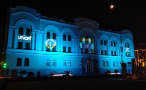 Banski dvor u Banjaluci osvijetljen bojama UNICEF-a