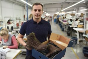 Vrijedne ženske ruke proizvode kvalitetnu obuću: Svjetski lideri koračaju u cipelama iz Srpske