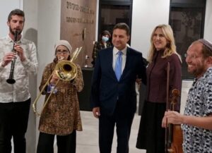 Prijateljski doček u Modinu: Za predsjednicu Srpske svirali užičko kolo VIDEO