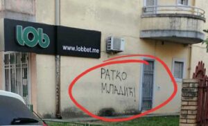 Protekli dani “posvećeni” generalu: Osvanuo grafit “Ratko Mladić” na zgradi u Podgorici