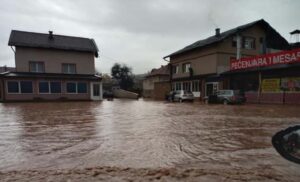 Odnesena dva mosta: Božović rekao da je šteta od poplava oko 3,5 miliona KM