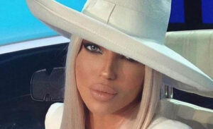 Jelena Karleuša se “pohvalila tetovažom”: Niko nema fanove kao ja, izvinite drage kolege FOTO