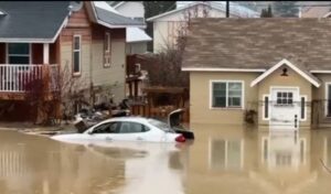 Vankuver odsječen od svijeta: Blokiran naftovod, šteta od poplava u Kanadi mjeri se milijardama dolara VIDEO