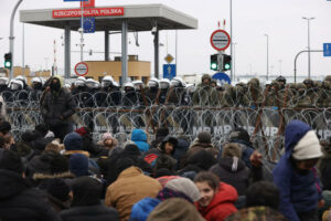 Haos na granici sa Bjelorusijom: Migranti kidali žicu, Poljaci bacili suzavac VIDEO