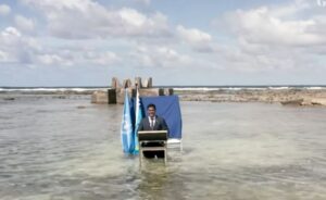 Ministar pacifičke ostrvske države na zanimljiv način pokazao šta znači globalno otopljavanje VIDEO
