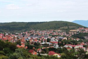 Nesreća u Mrkonjić Gradu: Muškarac pao sa balkona i stradao