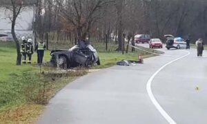Automobil potpuno smrskan! Mlada žena poginula u jezivoj saobraćajnoj nesreći VIDEO