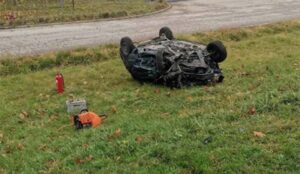 Vatrogasci sjekli vozilo da izvuku tijelo: Mlađa ženska osoba poginula u teškoj saobraćajci