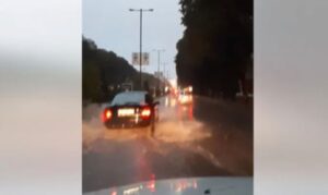 Nekoliko ulica pod vodom: Obilne kiše napravile probleme u saobraćaju VIDEO