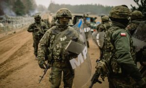 Pokušaj nasilnog prelaska granice: Poljski vojnici povrijeđeni u sukobu sa migrantima