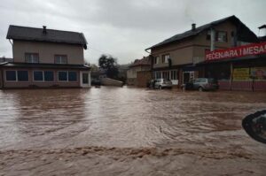 Obilne padavine prouzrokovale poplave u Istočnoj Ilidži i Trnovu