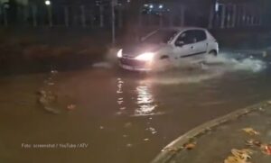 Poplavljene ulice na Starčevici, začepljeni odvodi VIDEO