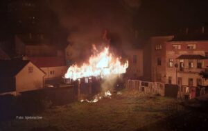 Požar u dvorištu Srpskog kulturnog centra u Bjelovaru VIDEO