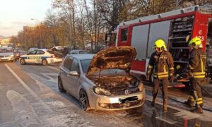 Na sreću, niko nije povrijeđen! Detalji buktinje u centru Banjaluke – planuo “golf”