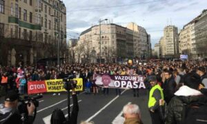 Nezadovoljni građani Beograda “na nogama”: Protest i šetnja zbog zagađenja vazduha VIDEO, FOTO