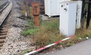 Neodgovorno! Kamionom uništio rampu na pružnom prelazu u Banjaluci – nije se ni zaustavio