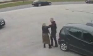 Sve snimila nadzorna kamera: Žena na parkingu tukla muškarca VIDEO