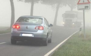 Vozači, smanjite gas i poštujte znakove! Poledica i magla prekrili puteve širom BiH